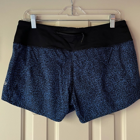 Lululemon Black and Blue Pattern Shorts - size 8 - Picture 3 of 4
